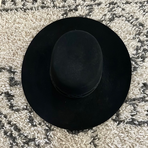 Lack of color hat main image 4